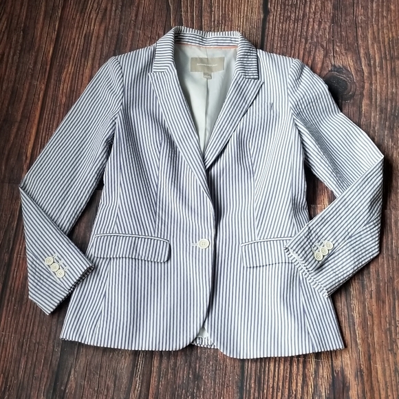 Banana Republic  Classic Fit Blazer in Preppy White Navy Stripes - Picture 7 of 15